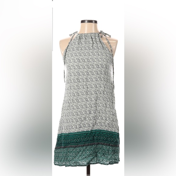 LuLu’s Dress - Picture 1 of 7